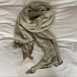 Late Sunday Afternoon Yoga Snuggles Scarf in Grey. OS.